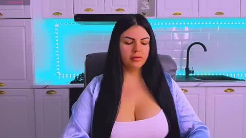 Giulia online show from 3, 3, 2026