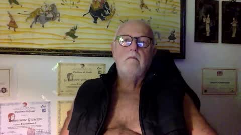giutomma930394 online show from 4, 12, 2025