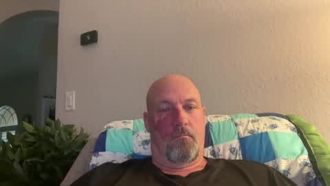 Snapshot of giveitup193 chatting on 8, 8, 2026 giveitup193 online show from 8, 8, 2026
