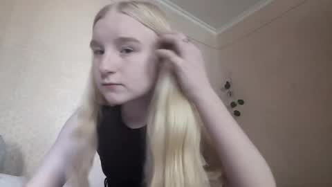Snapshot of glennabeem chatting on 28, 4, 2026 Laura online show from 28, 4, 2026