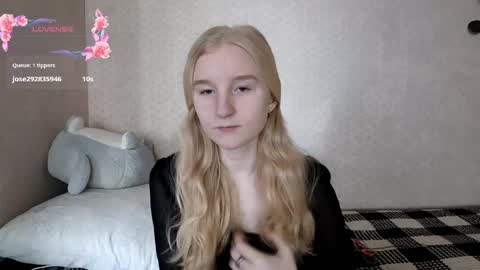 Snapshot of glennabeem chatting on 30, 4, 2026 Laura online show from 30, 4, 2026