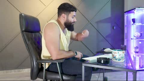 Matthew .. for short call me Matt online show from 6, 12, 2024