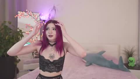 Snapshot of glitch_witch chatting on 6, 10, 2025 Luna  online show from 6, 10, 2025
