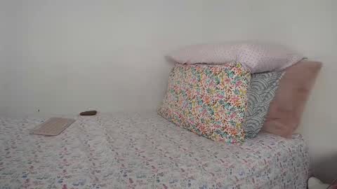 Snapshot of glitterwater chatting on 3, 2, 2026 suzy online show from 3, 2, 2026