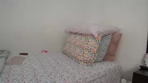 Snapshot of glitterwater chatting on 4, 2, 2026 suzy online show from 4, 2, 2026