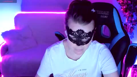 gloriagrays online show from 14, 9, 2025