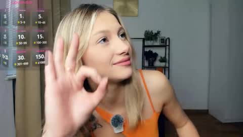 Snapshot of glossybabe_ chatting on 14, 10, 2025 Cherry online show from 14, 10, 2025