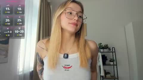 Snapshot of glossybabe_ chatting on 26, 6, 2026 Cherry online show from 26, 6, 2026