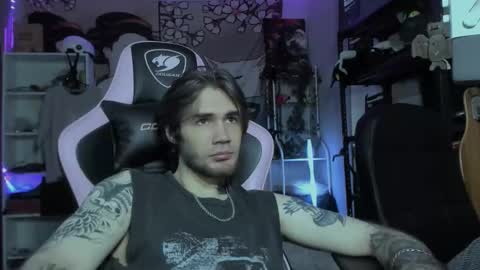 Snapshot of go_v_cs chatting on 21, 11, 2025 NPC online show from 21, 11, 2025