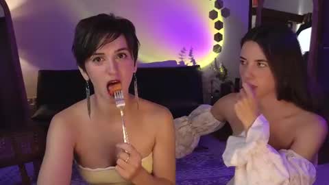   330 UTC2 girls   online show from 9, 7, 2026