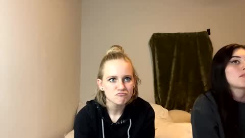 Snapshot of goddessfeyaa chatting on 9, 12, 2024 feyaa22 online show from 9, 12, 2024