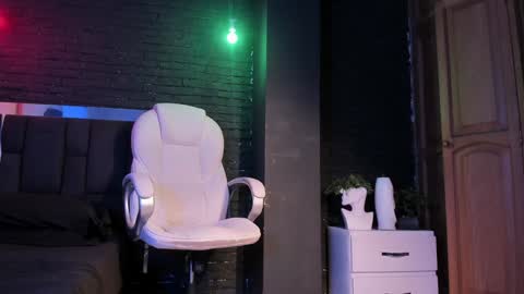 Snapshot of godly_huan chatting on 6, 12, 2024 HUAN online show from 6, 12, 2024