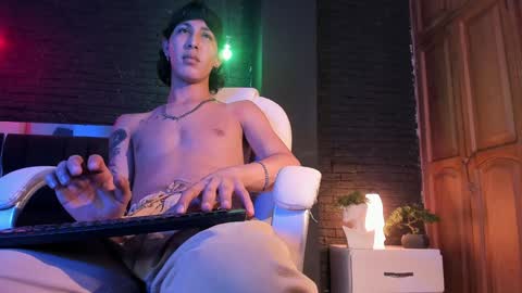 Snapshot of godly_huan chatting on 6, 12, 2024 HUAN online show from 6, 12, 2024