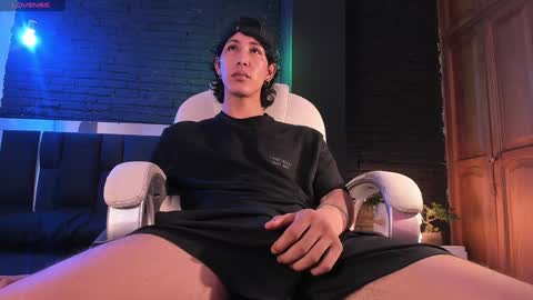 Snapshot of godly_huan chatting on 17, 12, 2024 HUAN online show from 17, 12, 2024