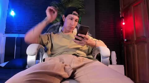 Snapshot of godly_huan chatting on 15, 1, 2025 HUAN online show from 15, 1, 2025