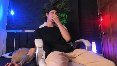 Snapshot of godly_huan chatting on 18, 1, 2025 HUAN online show from 18, 1, 2025