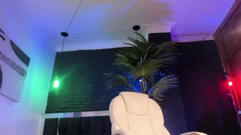 Snapshot of godly_huan chatting on 21, 2, 2025 HUAN online show from 21, 2, 2025