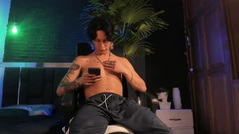 Snapshot of godly_huan chatting on 26, 2, 2025 HUAN online show from 26, 2, 2025