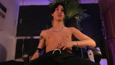 Snapshot of godly_huan chatting on 28, 2, 2025 HUAN online show from 28, 2, 2025