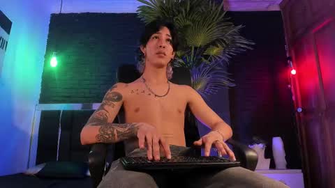 Snapshot of godly_huan chatting on 3, 3, 2025 HUAN online show from 3, 3, 2025