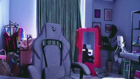 Snapshot of golden_dragones chatting on 19, 7, 2026 Gloria online show from 19, 7, 2026