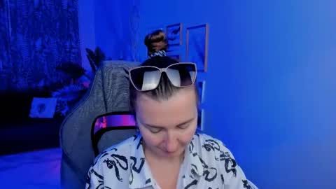 Snapshot of golden_dragones chatting on 4, 8, 2026 Gloria online show from 4, 8, 2026