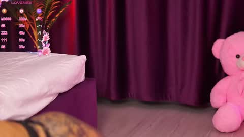 GoldenAmberX online show from 10, 3, 2025