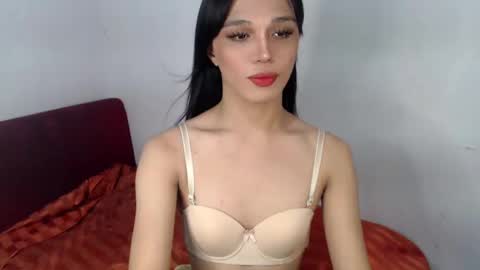 Lily is Gold online show from 16, 2, 2025