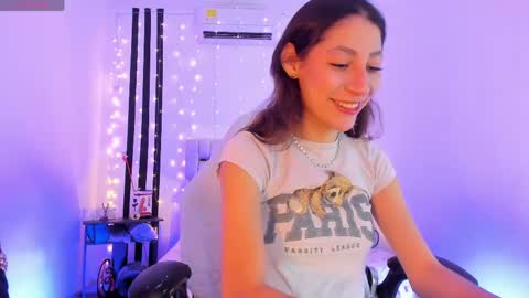Snapshot of gorgeous_t chatting on 19, 5, 2026 i am Jessi I love animals and drawing I hope to get along with everyone. XOXO online show from 19, 5, 2026
