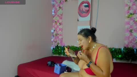 Snapshot of grandmother_milf chatting on 2, 2, 2025 Mi Name is violeta online show from 2, 2, 2025