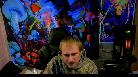 Snapshot of greenlungs8195 chatting on 13, 12, 2024 Greenlungs8195 online show from 13, 12, 2024