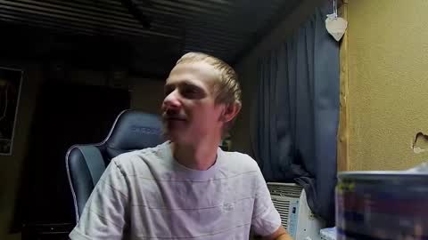 Snapshot of greenlungs8195 chatting on 14, 9, 2025 Greenlungs8195 online show from 14, 9, 2025