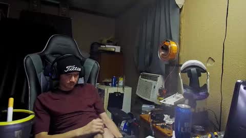 Snapshot of greenlungs8195 chatting on 21, 10, 2025 Greenlungs8195 online show from 21, 10, 2025