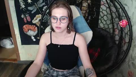 Snapshot of greenwitch9 chatting on 7, 6, 2026 Lina online show from 7, 6, 2026