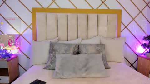 Greta Velvet  online show from 15, 11, 2025