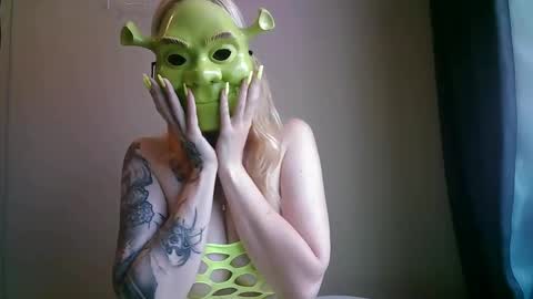 Snapshot of grippy_box chatting on 24, 2, 2025 grippy_box online show from 24, 2, 2025