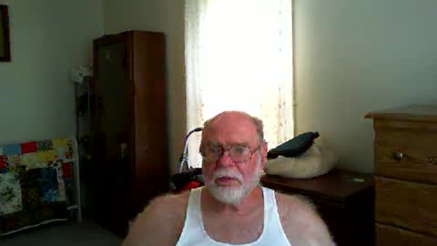 Snapshot of gtnolder60 chatting on 26, 9, 2025 Gary online show from 26, 9, 2025