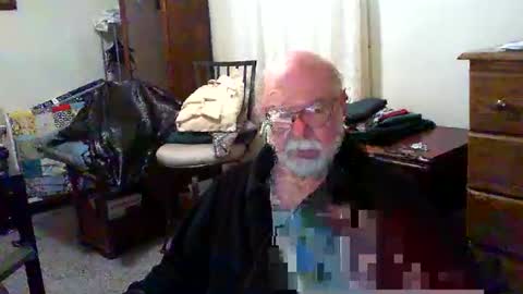 Snapshot of gtnolder60 chatting on 25, 10, 2025 Gary online show from 25, 10, 2025