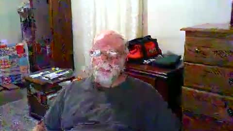 Snapshot of gtnolder60 chatting on 24, 11, 2025 Gary online show from 24, 11, 2025