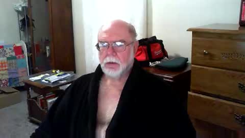 Snapshot of gtnolder60 chatting on 26, 11, 2025 Gary online show from 26, 11, 2025