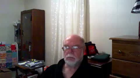 Snapshot of gtnolder60 chatting on 27, 11, 2025 Gary online show from 27, 11, 2025