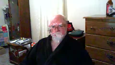 Snapshot of gtnolder60 chatting on 28, 11, 2025 Gary online show from 28, 11, 2025