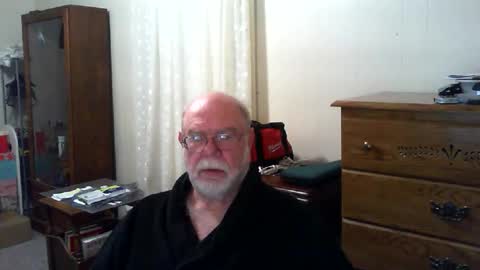 Snapshot of gtnolder60 chatting on 19, 12, 2025 Gary online show from 19, 12, 2025