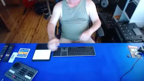 Snapshot of guesswhatigot2 chatting on 18, 12, 2024 guesswhatigot2 online show from 18, 12, 2024