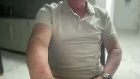 Snapshot of guesswhatigot2 chatting on 4, 1, 2025 guesswhatigot2 online show from 4, 1, 2025