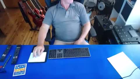 Snapshot of guesswhatigot2 chatting on 1, 2, 2025 guesswhatigot2 online show from 1, 2, 2025