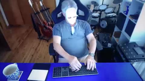 Snapshot of guesswhatigot2 chatting on 28, 2, 2025 guesswhatigot2 online show from 28, 2, 2025