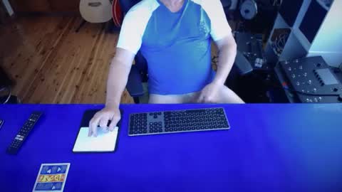 Snapshot of guesswhatigot2 chatting on 8, 3, 2025 guesswhatigot2 online show from 8, 3, 2025