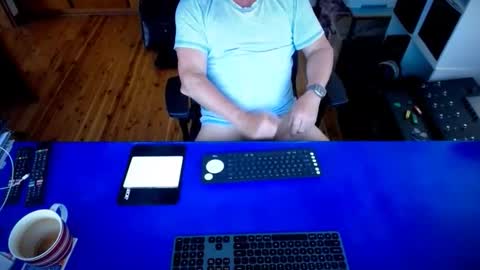 Snapshot of guesswhatigot2 chatting on 25, 10, 2025 guesswhatigot2 online show from 25, 10, 2025