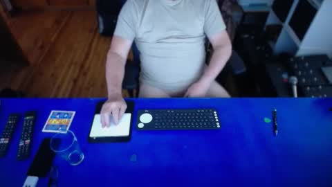 Snapshot of guesswhatigot2 chatting on 23, 11, 2025 guesswhatigot2 online show from 23, 11, 2025